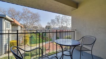 Apartemen (1 Bedroom) | Bagian depan properti