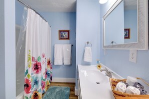 House (3 Bedrooms) | Interior - 3 Mi to Radford University & River, Charming Home (Radford)