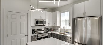 Fairways & MLB Fun! Couples Home in Lehigh Acres