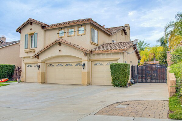 Interior - Sip, Hike & Explore: Quiet Socal Studio w/ Patio! (Winchester)