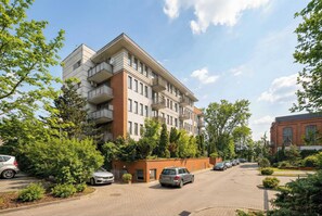 Exterior - Functional Studio in Bydgoszcz | Parking | Workspace (Bydgoszcz)