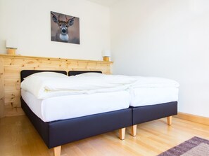 1 sovrum, värdeförvaringsskåp på rummet och strykjärn/strykbräda
