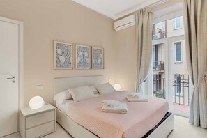 Iron/ironing board - Welcome to aMare House – Your charming retreat just steps from the station!Discover the pleasure of feeling truly at home in a welcoming home, finely renovated and cared for in every detail. aMare House is the perfect place where love, family and frien (La Spezia)