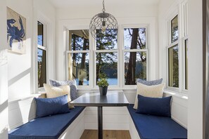 Dining - New Listing! Charming Waterfront Retreat - De Haro Bay House (Friday Harbor)
