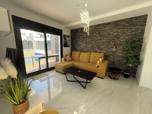 Smart TV - Casa Montgavina, villa in the heart of Vistabella Golf (Entrenaranjos)