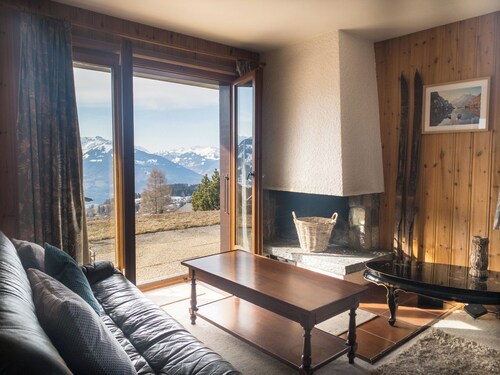 The apartment is on the ground floor of a small residence in the heights of the village of Gryon, wh