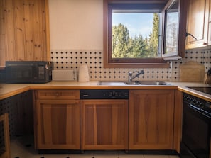 Microwave, oven, stovetop, dishwasher
