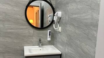 Room, Mobility Accessible, Non Smoking | Bathroom