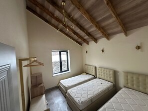 Chambre, accessible aux personnes à mobilité réduite, non-fumeurs | Rideaux occultants, chambres insonorisées, fer et planche à repasser