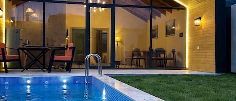 Vista frontal de la propiedad