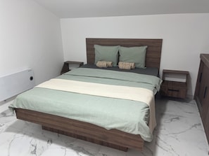 1 habitación, tabla de planchar con plancha, wifi y ropa de cama 