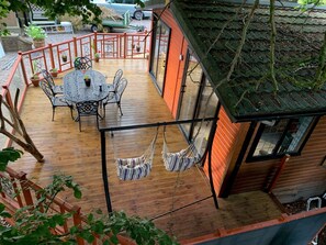 Outdoor dining - The Hermitage (Penrith)