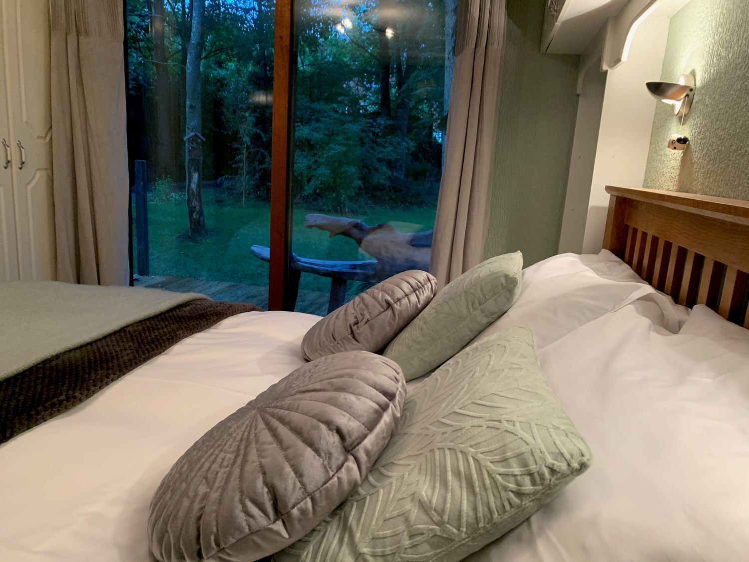 2 bedrooms, individually decorated, individually furnished, free WiFi