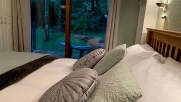 2 bedrooms, individually decorated, individually furnished, free WiFi