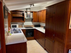 Cookware/dishes/utensils - The Hermitage (Penrith)