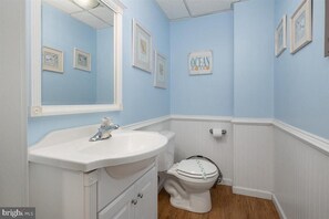 Bathroom - Ocean Aire Condos 1711 N. Baltimore #101 Ocean City, MD 21842 (Ocean City)