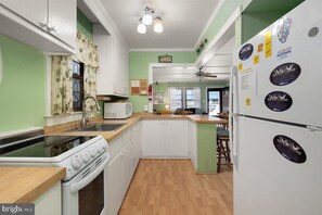 Fridge, microwave, oven, stovetop - Ocean Aire Condos 1711 N. Baltimore #101 Ocean City, MD 21842 (Ocean City)