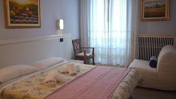 Una cassaforte in camera, una scrivania, Wi-Fi gratuito