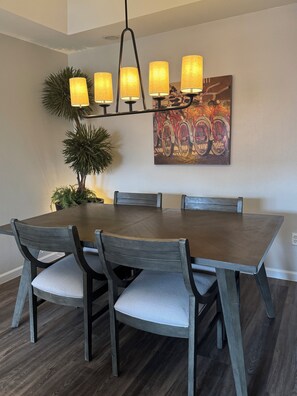 Dining - Cozy 1-bedroom Condo near TMC & Galleria (Houston)