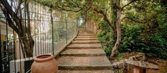 Fiordarancio is the guest house you were looking for, located in a fantastic position right above the beaches of Fegina. The room offers you an external space in front of the entrance of the structure, double bed, private bathroom and air conditioning. I