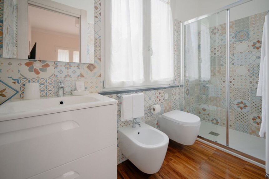 Fiordarancio Is The Guest House You Were Looking For, Located In A Fantastic Position Right Above The Beaches Of Fegina. The Room Offers You An External Space In Front Of The Entrance Of The Structure, Double Bed, Private Bathroom And Air Conditioning. I - Monterosso al Mare