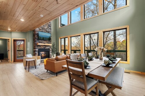 Beachfront - Outdoor Living, Games, Great Location