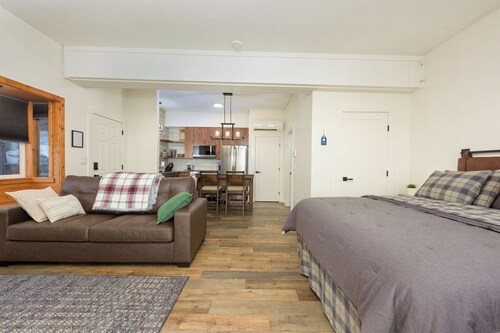 Honeymoon Lodge With Breath Taking Views Of The Valley (SL281A)