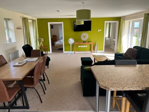 Dining - Gamekeepers Cottage luxury 2 bed, ensuite, hot tub, private patio, stunning view (Blandford Forum)