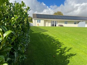 Exterior - Gamekeepers Cottage luxury 2 bed, ensuite, hot tub, private patio, stunning view (Blandford Forum)