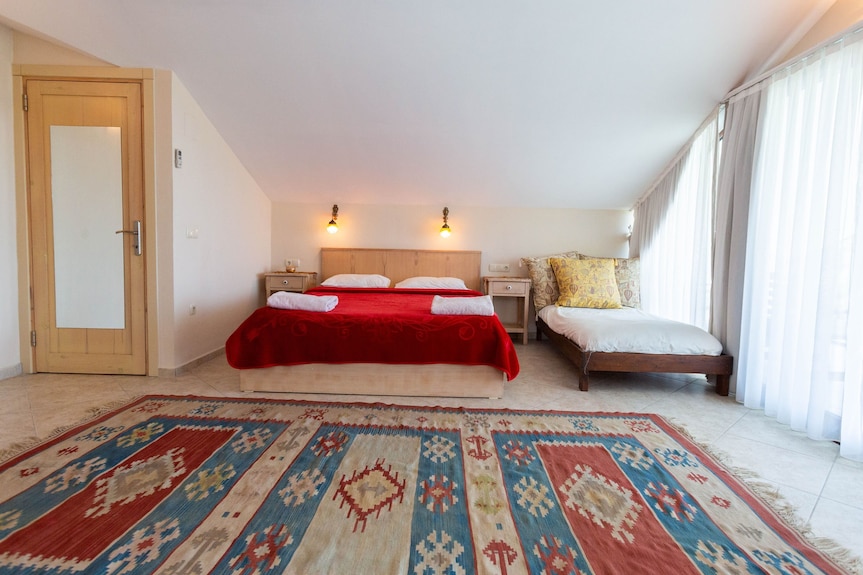 4-bedroom Cappadocia Stone Villa In Charming Gökbel With Pool & Scenic Views - Sarıgerme