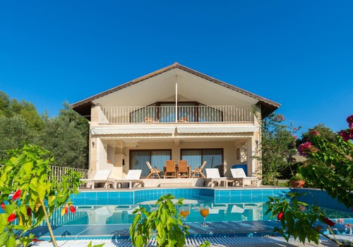 4-Bedroom Cappadocia Stone Villa in Charming Gökbel with Pool & Scenic Views
