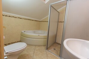Shower, hair dryer, towels, soap - 4-Bedroom Cappadocia Stone Villa in Charming Gökbel with Pool & Scenic Views (Gökbel)