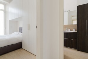 2 bedrooms, iron/ironing board - GuestHost - Elegant 80 mq apartment, perfect for 4 people, located on the third floor of a building with lift.The accommodation is located in the Porta Romana district, in a quiet residential area and a short distance from the main services.The proximity (Milan)