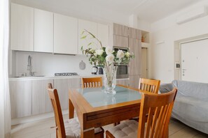Dining - GuestHost - Elegant 80 mq apartment, perfect for 4 people, located on the third floor of a building with lift.The accommodation is located in the Porta Romana district, in a quiet residential area and a short distance from the main services.The proximity (Milan)