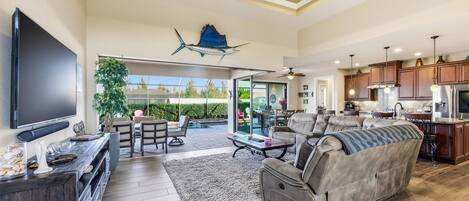 Casa, 3 quartos | Área de estar | Smart TV