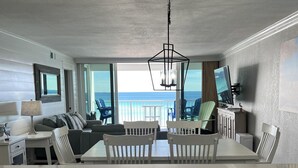 Condo, 2 phòng ngủ | Nội thất