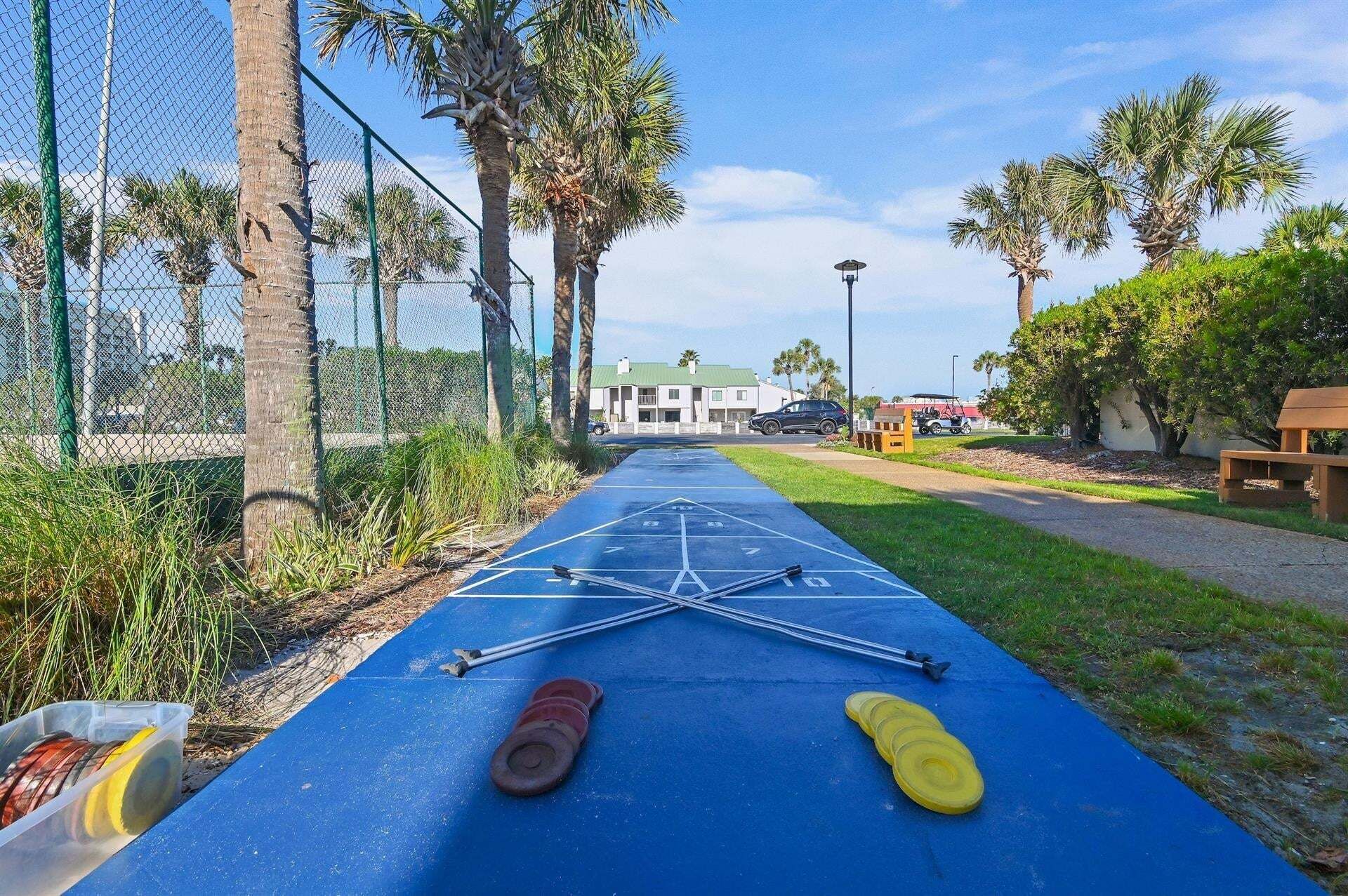 Appart'hôtel, 2 chambres | Terrain de sport