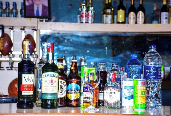 Bar (trong khuôn viên)