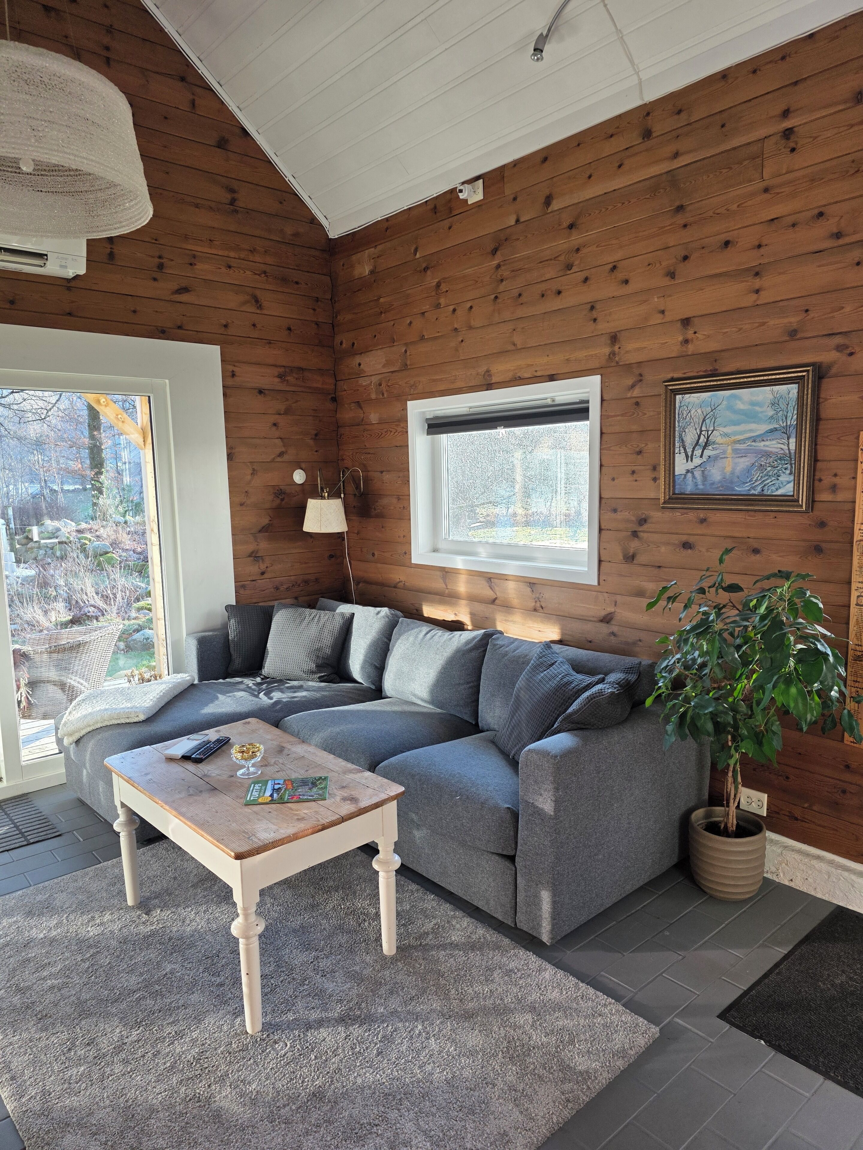 智能电视、书、立体声音响