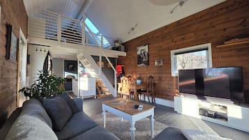 Smart TV, books, stereo