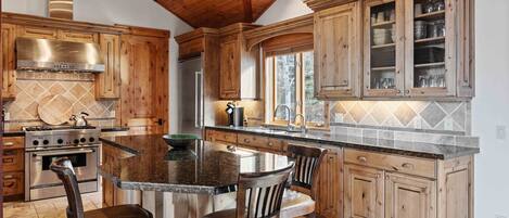 Condo, 5 Bedrooms | Private kitchen