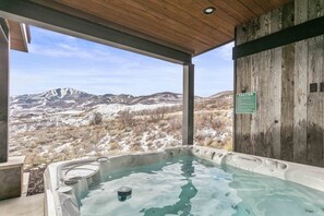 A hot tub with a view of a snowy mountain range. - Luxury 4br W/ Hot Tub & Deer Valley Access 4 Bedroom Home (Heber City)
