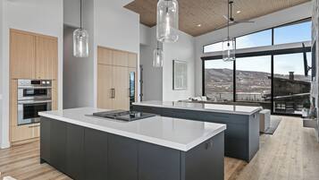 Rumah, 5 kamar tidur | Dapur pribadi | Lemari es, oven, mesin pembuat kopi/teh, dan pemanggang roti