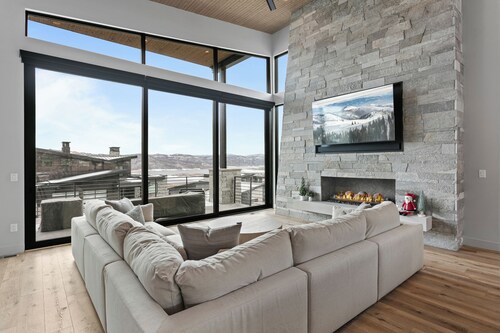 Family Friendly Ski House 5 Bedroom Home