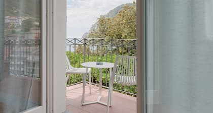 Fiordarancio is the guest house you were looking for, located in a fantastic position right above the beaches of Fegina. The room offers you a sea view balcony, double bed, private bathroom and air conditioning.PLEASE remember that in order to find yours