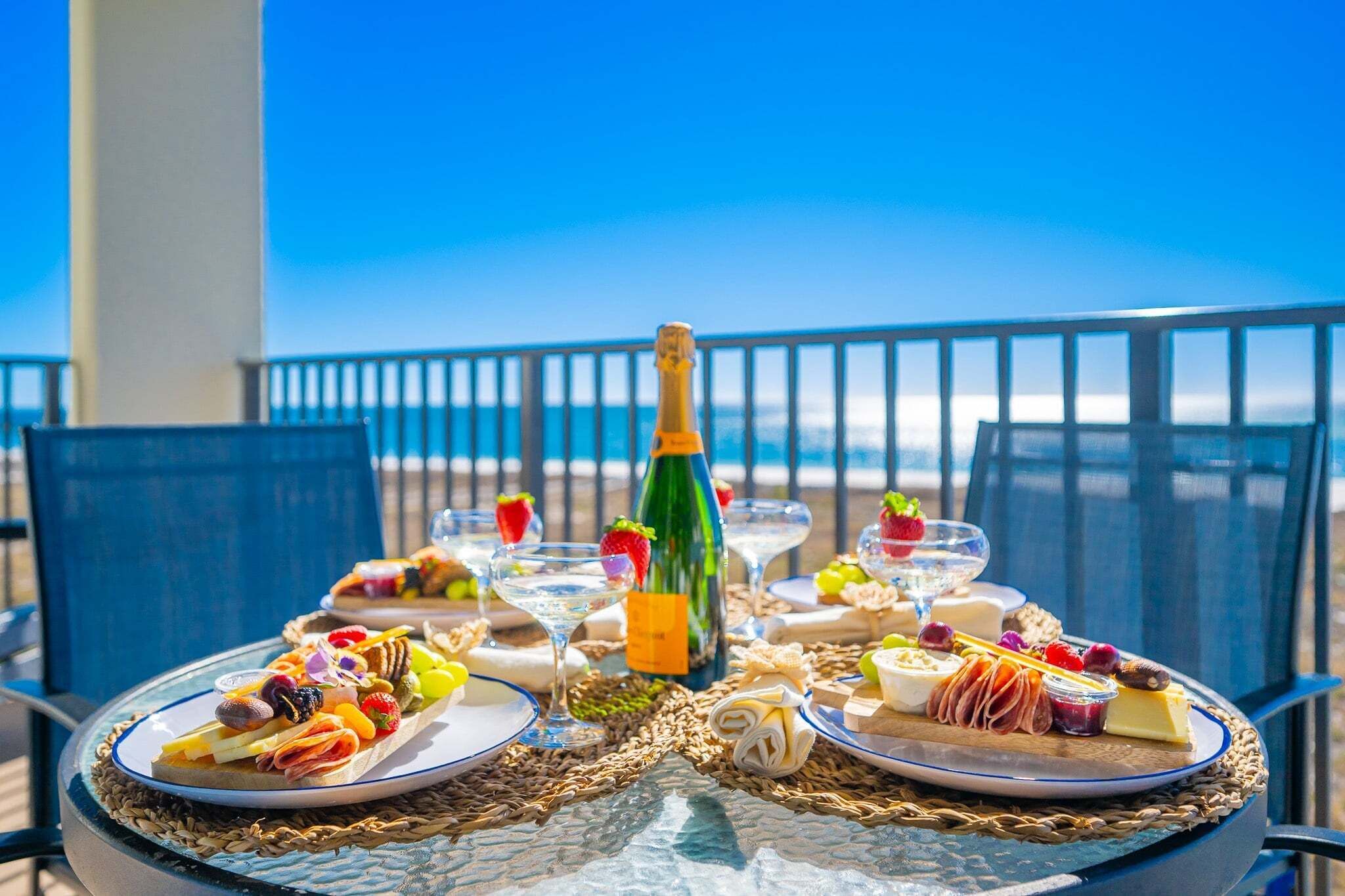 Appart'hôtel, 3 chambres | Restauration extérieure