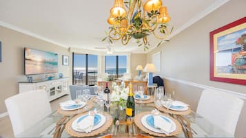 Condo, 3 Bedrooms | Dining