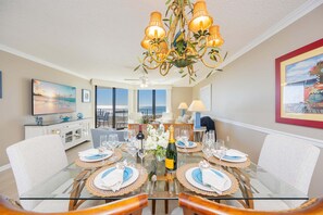 Condo, 3 phòng ngủ | Khu ăn uống