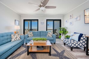 Condo, 3 phòng ngủ | Khu phòng khách