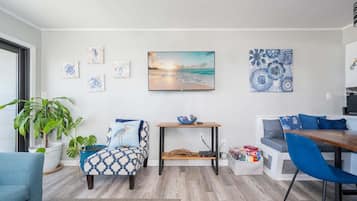 Condo, 3 Bedrooms | Living area